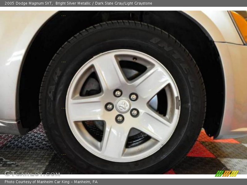 Bright Silver Metallic / Dark Slate Gray/Light Graystone 2005 Dodge Magnum SXT