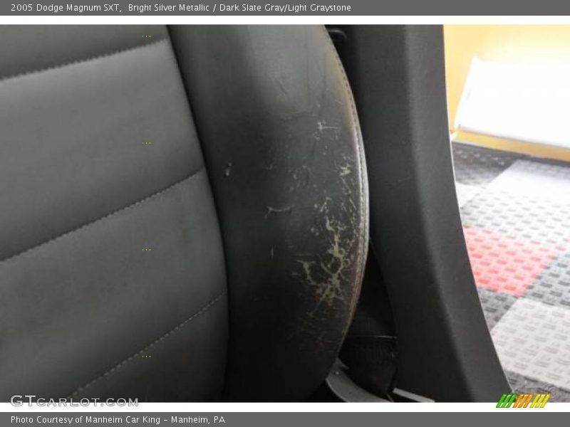 Bright Silver Metallic / Dark Slate Gray/Light Graystone 2005 Dodge Magnum SXT