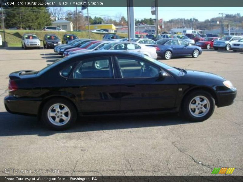 Black / Medium Graphite 2004 Ford Taurus SES Sedan