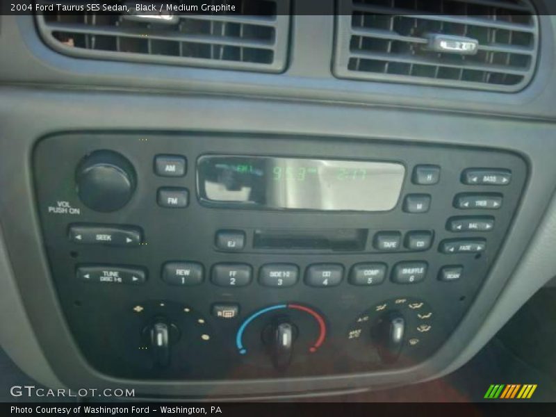Black / Medium Graphite 2004 Ford Taurus SES Sedan