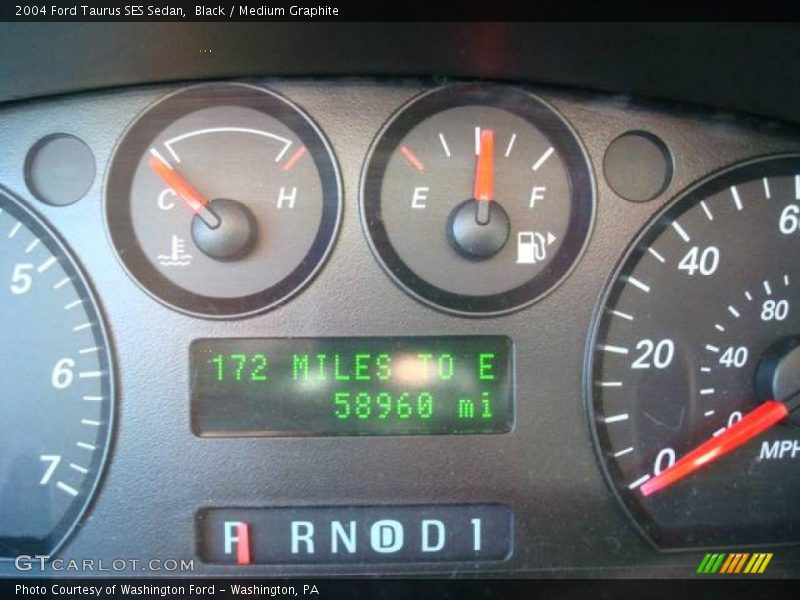 Black / Medium Graphite 2004 Ford Taurus SES Sedan