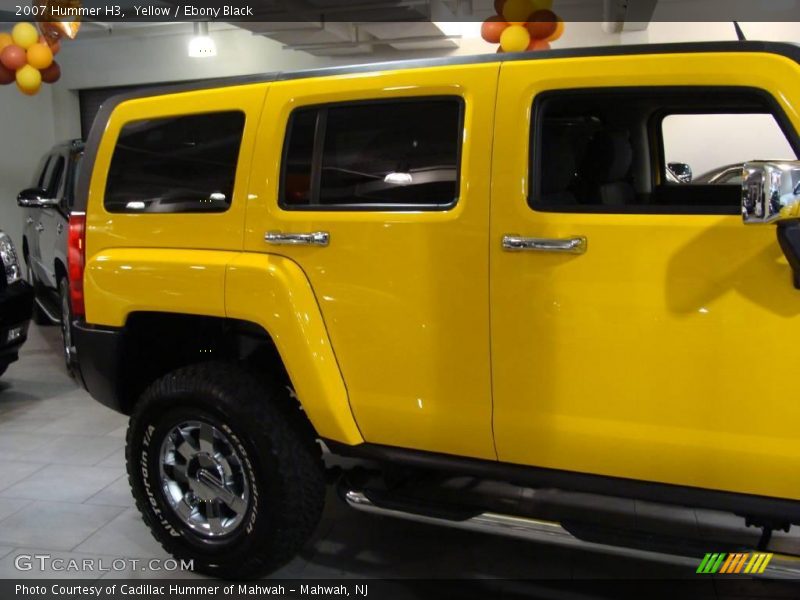 Yellow / Ebony Black 2007 Hummer H3