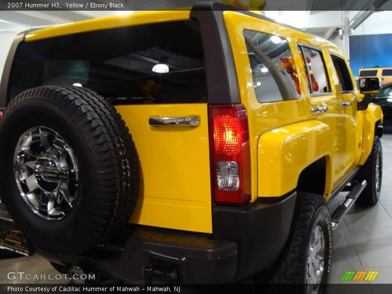Yellow / Ebony Black 2007 Hummer H3