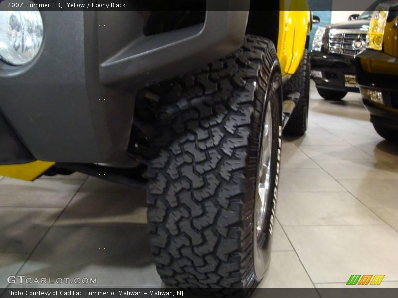 Yellow / Ebony Black 2007 Hummer H3