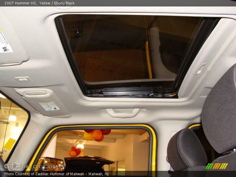 Yellow / Ebony Black 2007 Hummer H3