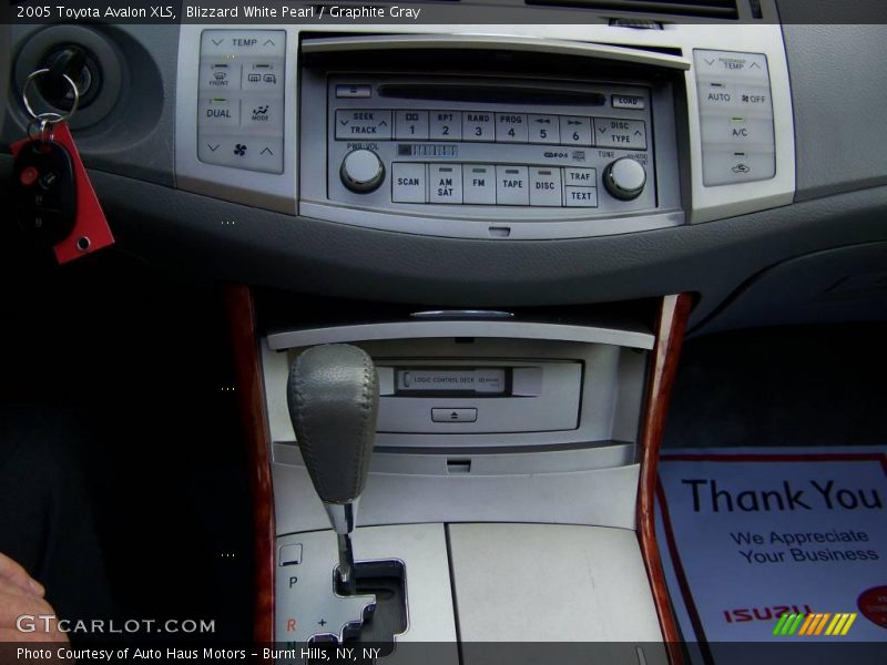 Blizzard White Pearl / Graphite Gray 2005 Toyota Avalon XLS