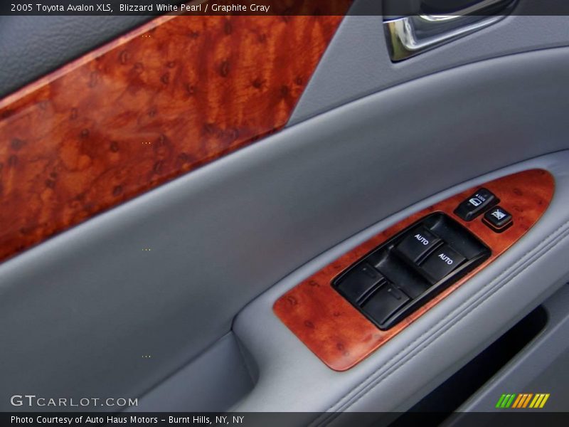 Blizzard White Pearl / Graphite Gray 2005 Toyota Avalon XLS