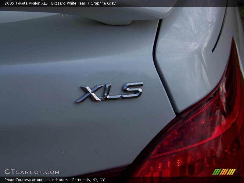 Blizzard White Pearl / Graphite Gray 2005 Toyota Avalon XLS