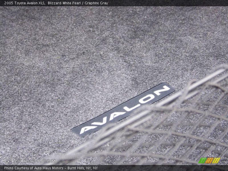 Blizzard White Pearl / Graphite Gray 2005 Toyota Avalon XLS