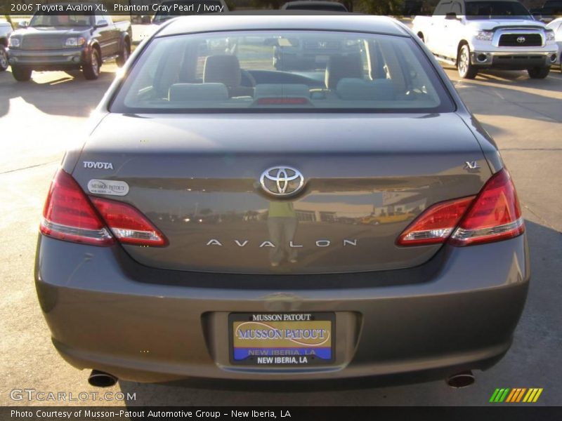 Phantom Gray Pearl / Ivory 2006 Toyota Avalon XL