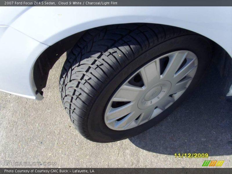 Cloud 9 White / Charcoal/Light Flint 2007 Ford Focus ZX4 S Sedan