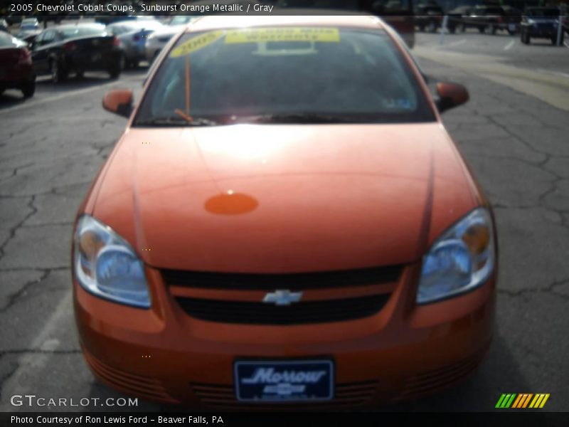 Sunburst Orange Metallic / Gray 2005 Chevrolet Cobalt Coupe