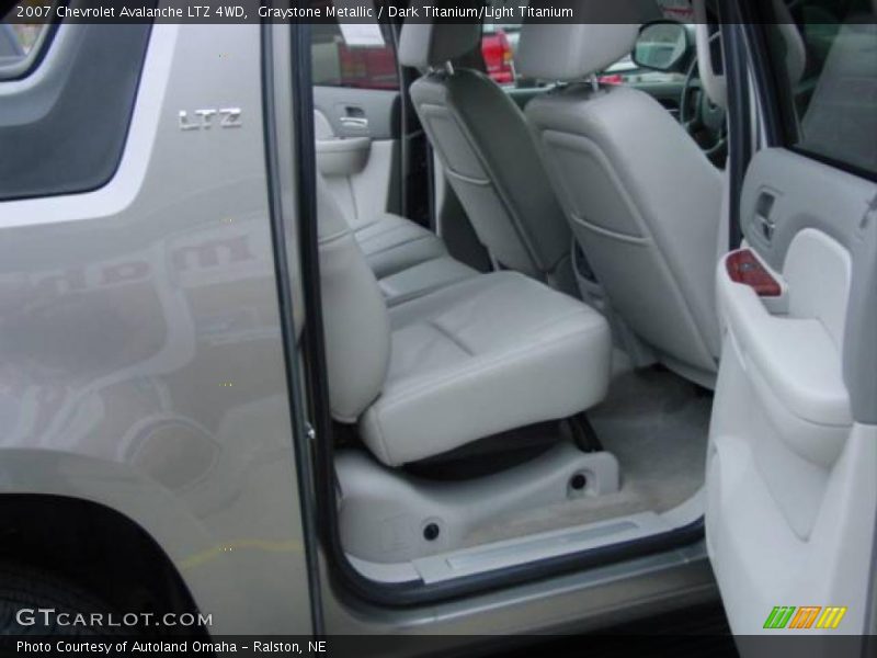 Graystone Metallic / Dark Titanium/Light Titanium 2007 Chevrolet Avalanche LTZ 4WD