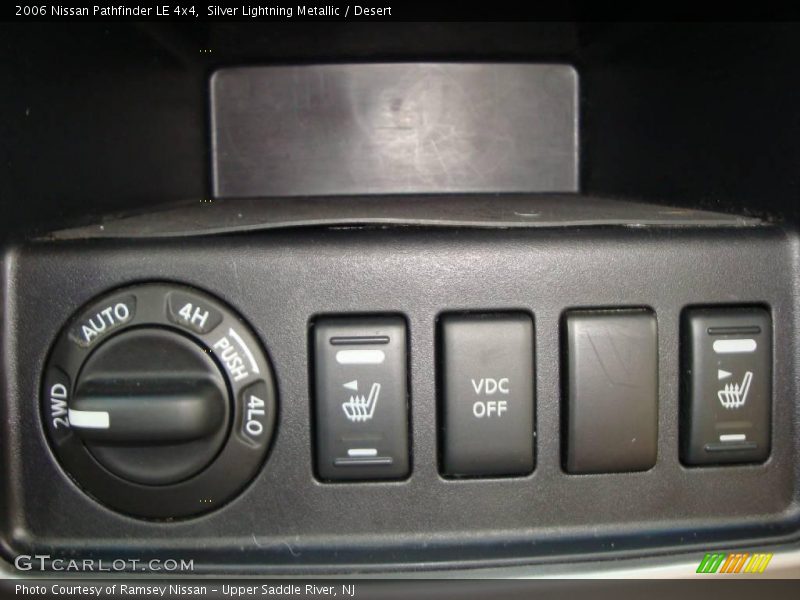 Silver Lightning Metallic / Desert 2006 Nissan Pathfinder LE 4x4