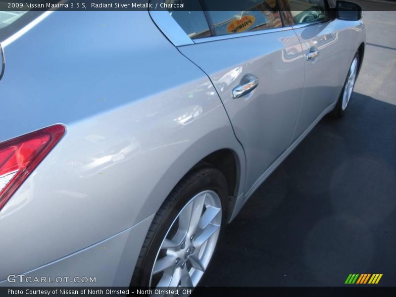 Radiant Silver Metallic / Charcoal 2009 Nissan Maxima 3.5 S