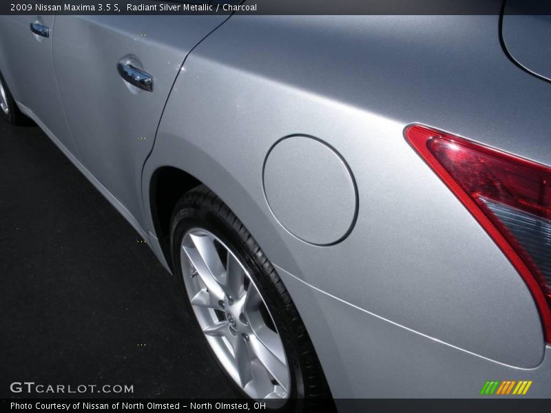 Radiant Silver Metallic / Charcoal 2009 Nissan Maxima 3.5 S