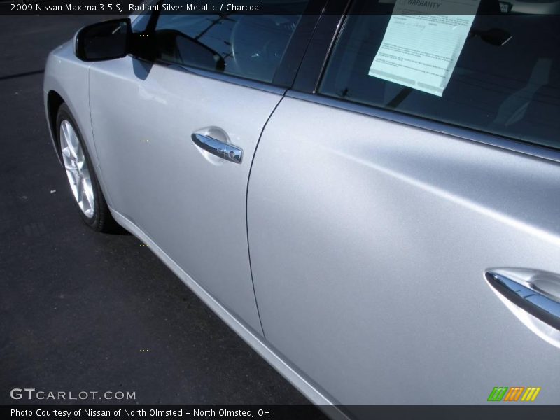Radiant Silver Metallic / Charcoal 2009 Nissan Maxima 3.5 S