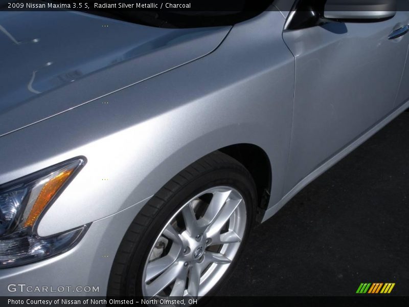 Radiant Silver Metallic / Charcoal 2009 Nissan Maxima 3.5 S