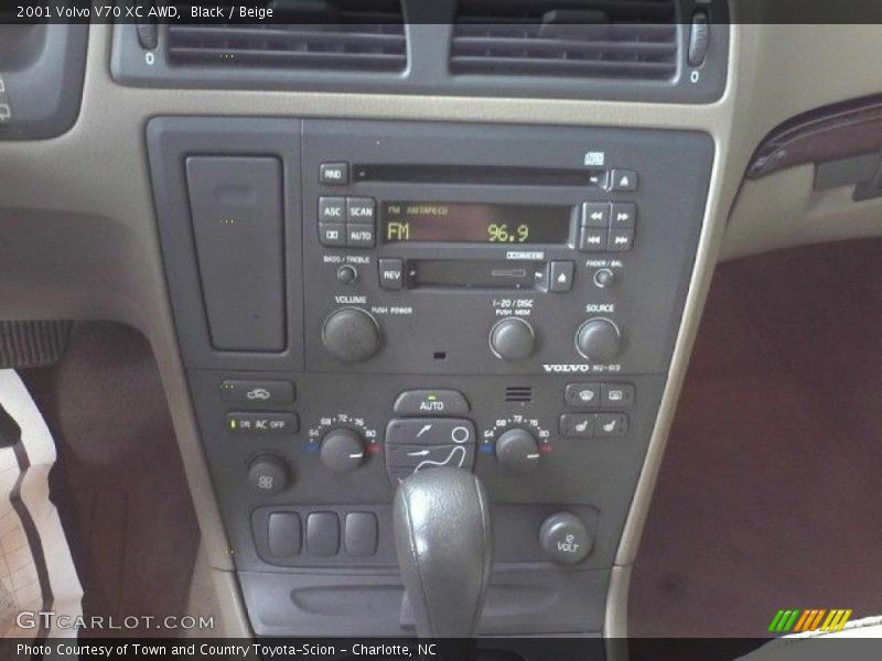 Black / Beige 2001 Volvo V70 XC AWD