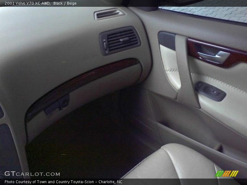 Black / Beige 2001 Volvo V70 XC AWD
