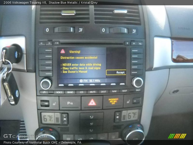 Shadow Blue Metallic / Kristal Grey 2006 Volkswagen Touareg V8