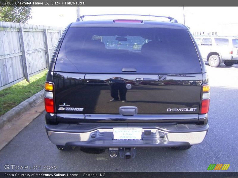 Black / Tan/Neutral 2005 Chevrolet Tahoe LS