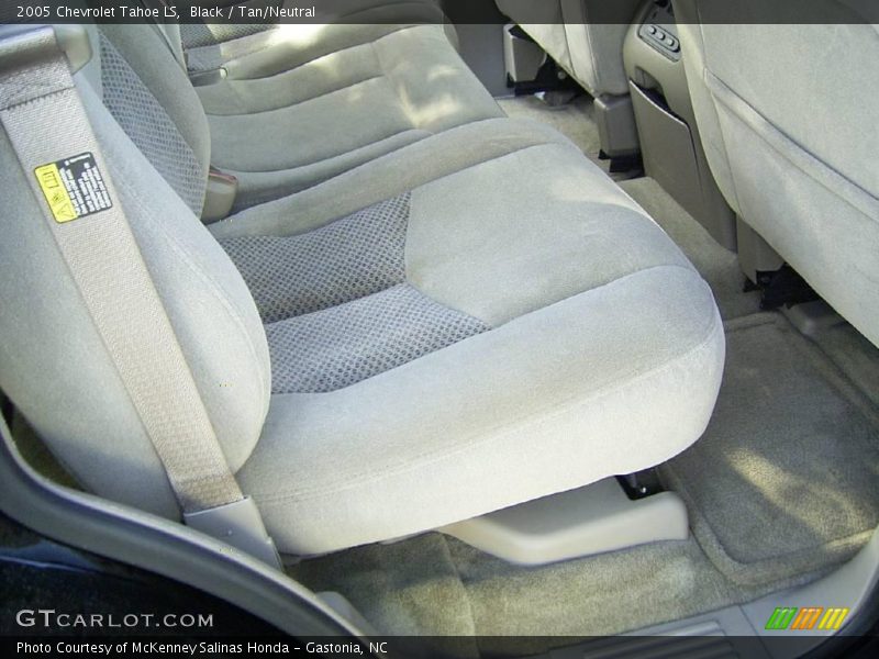Black / Tan/Neutral 2005 Chevrolet Tahoe LS