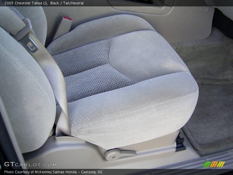 Black / Tan/Neutral 2005 Chevrolet Tahoe LS