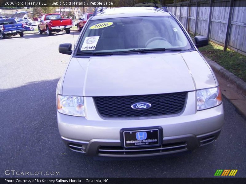 Pueblo Gold Metallic / Pebble Beige 2006 Ford Freestyle SE