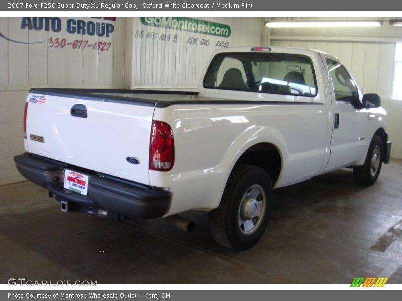 Oxford White Clearcoat / Medium Flint 2007 Ford F250 Super Duty XL Regular Cab