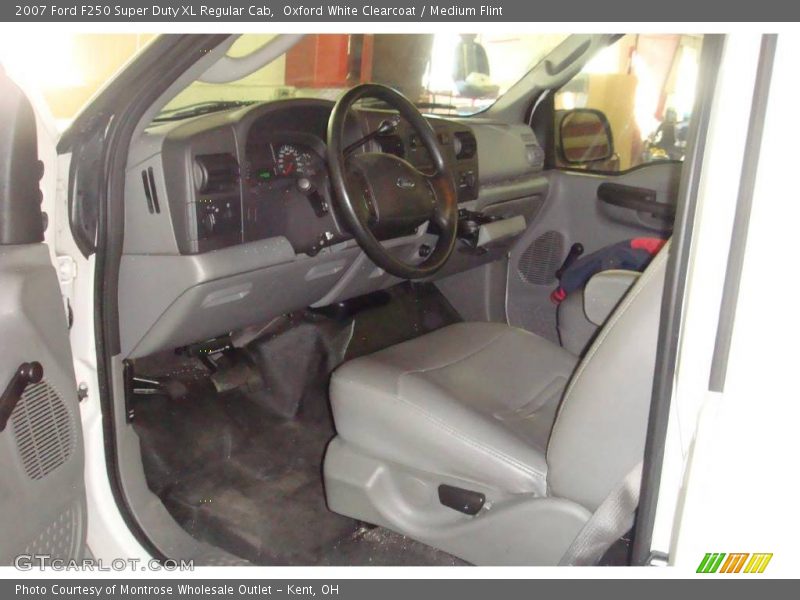 Oxford White Clearcoat / Medium Flint 2007 Ford F250 Super Duty XL Regular Cab