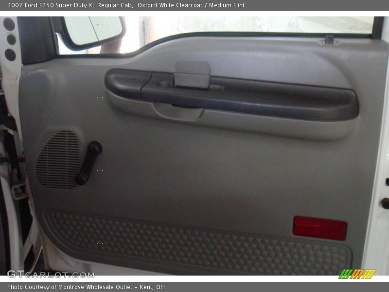 Oxford White Clearcoat / Medium Flint 2007 Ford F250 Super Duty XL Regular Cab