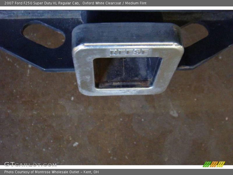 Oxford White Clearcoat / Medium Flint 2007 Ford F250 Super Duty XL Regular Cab
