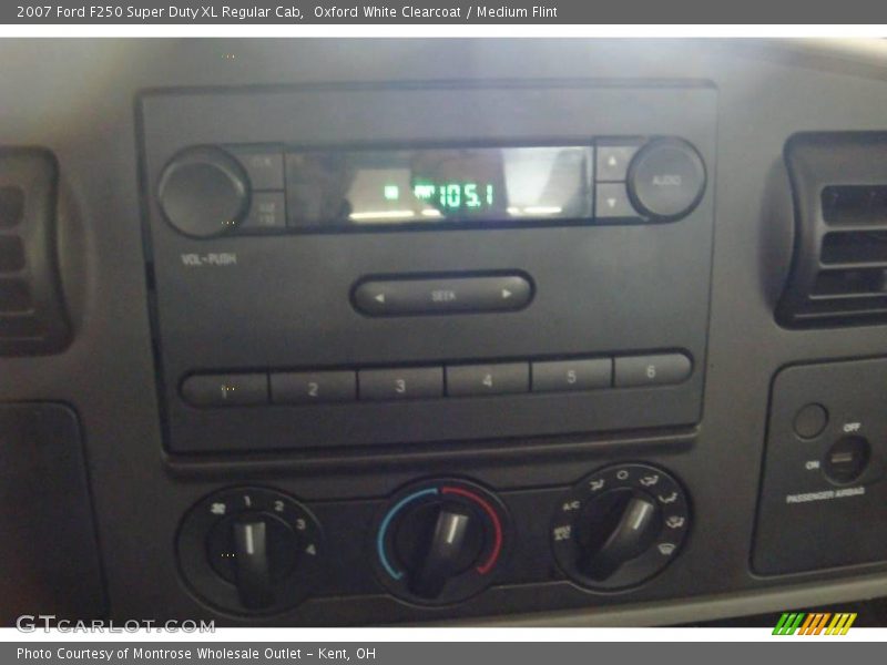 Oxford White Clearcoat / Medium Flint 2007 Ford F250 Super Duty XL Regular Cab