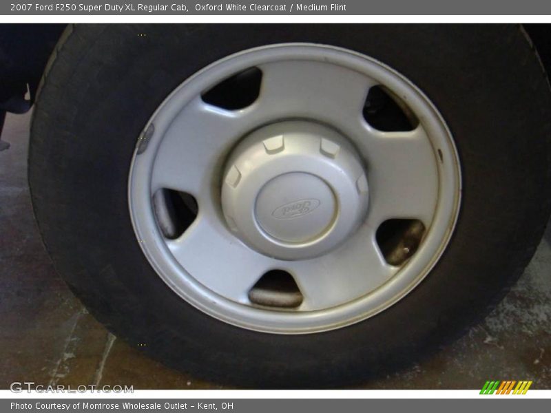 Oxford White Clearcoat / Medium Flint 2007 Ford F250 Super Duty XL Regular Cab