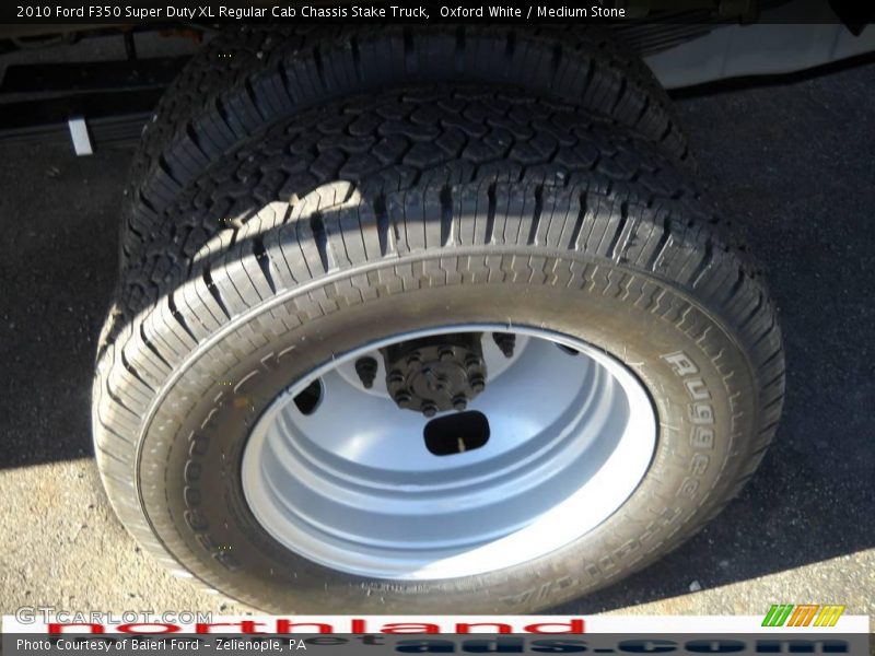 Oxford White / Medium Stone 2010 Ford F350 Super Duty XL Regular Cab Chassis Stake Truck