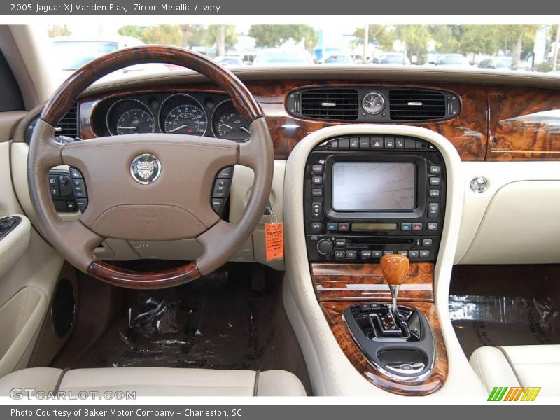 Zircon Metallic / Ivory 2005 Jaguar XJ Vanden Plas