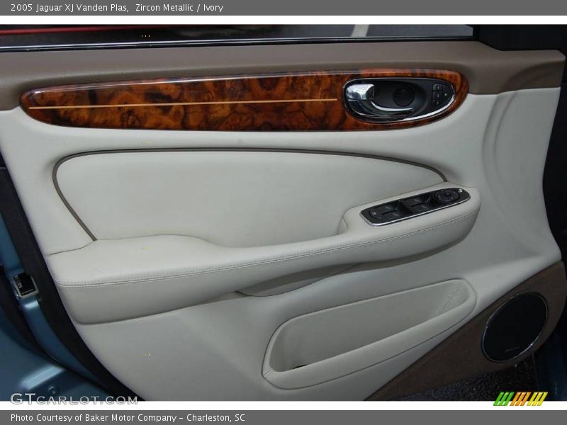Zircon Metallic / Ivory 2005 Jaguar XJ Vanden Plas