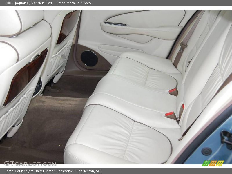 Zircon Metallic / Ivory 2005 Jaguar XJ Vanden Plas