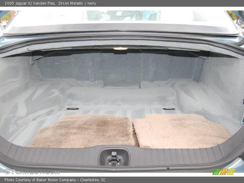 Zircon Metallic / Ivory 2005 Jaguar XJ Vanden Plas