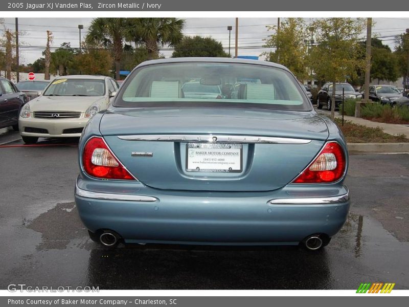 Zircon Metallic / Ivory 2005 Jaguar XJ Vanden Plas