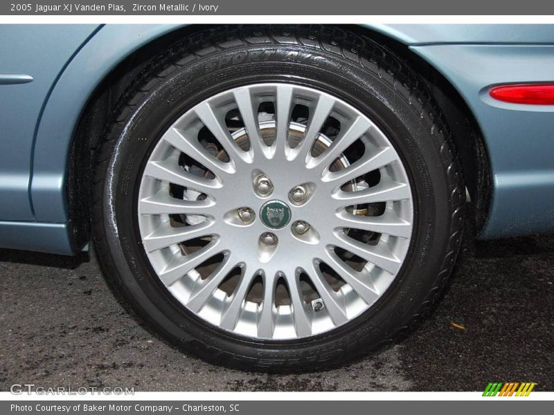 Zircon Metallic / Ivory 2005 Jaguar XJ Vanden Plas