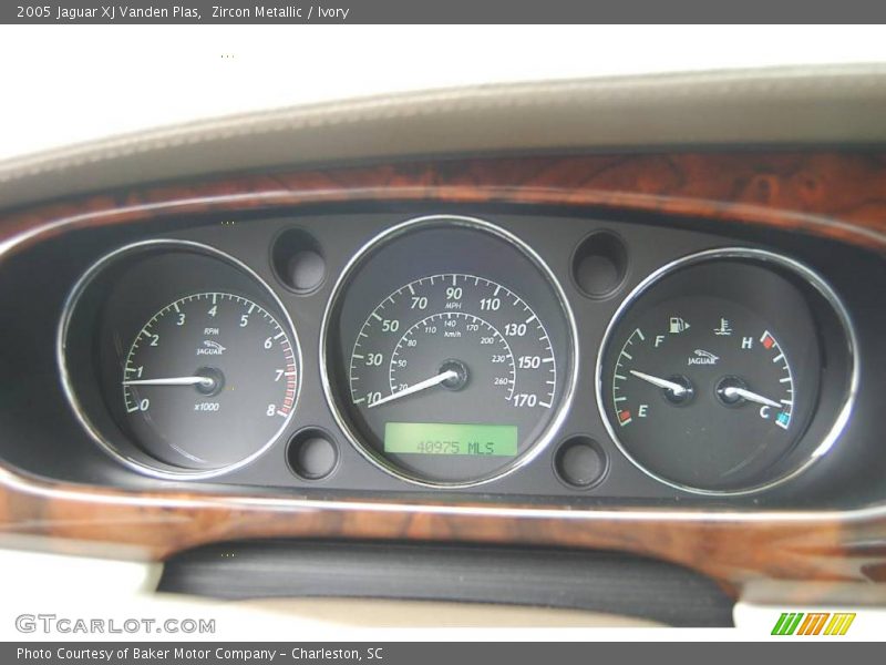 Zircon Metallic / Ivory 2005 Jaguar XJ Vanden Plas