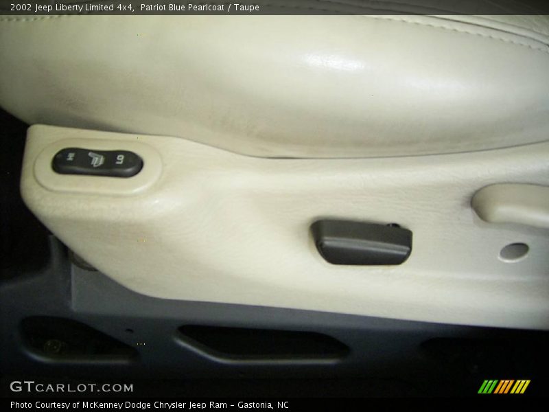 Patriot Blue Pearlcoat / Taupe 2002 Jeep Liberty Limited 4x4