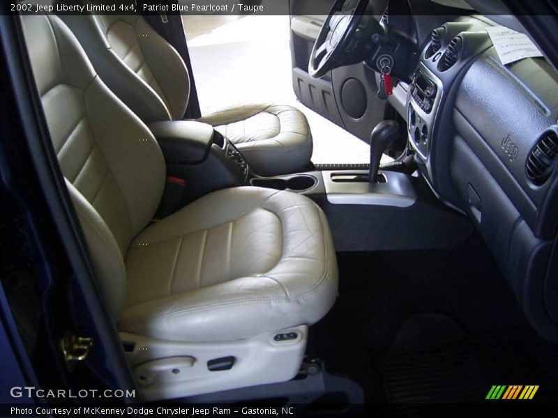 Patriot Blue Pearlcoat / Taupe 2002 Jeep Liberty Limited 4x4