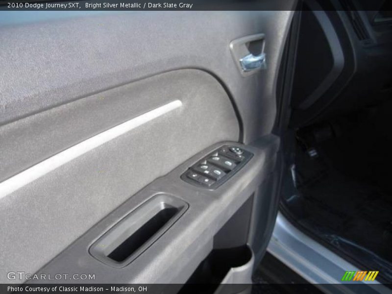 Bright Silver Metallic / Dark Slate Gray 2010 Dodge Journey SXT