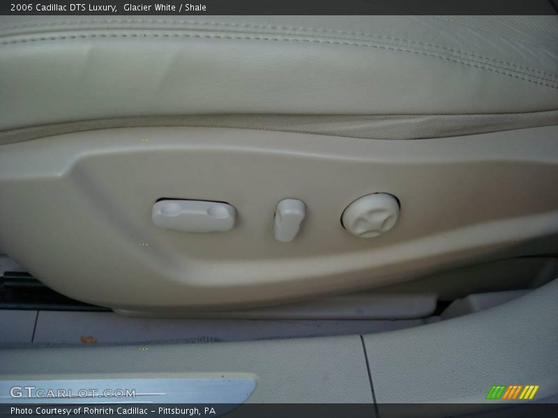 Glacier White / Shale 2006 Cadillac DTS Luxury