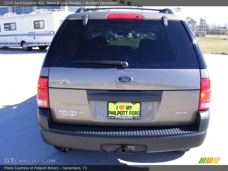 Mineral Grey Metallic / Medium Parchment 2005 Ford Explorer XLS