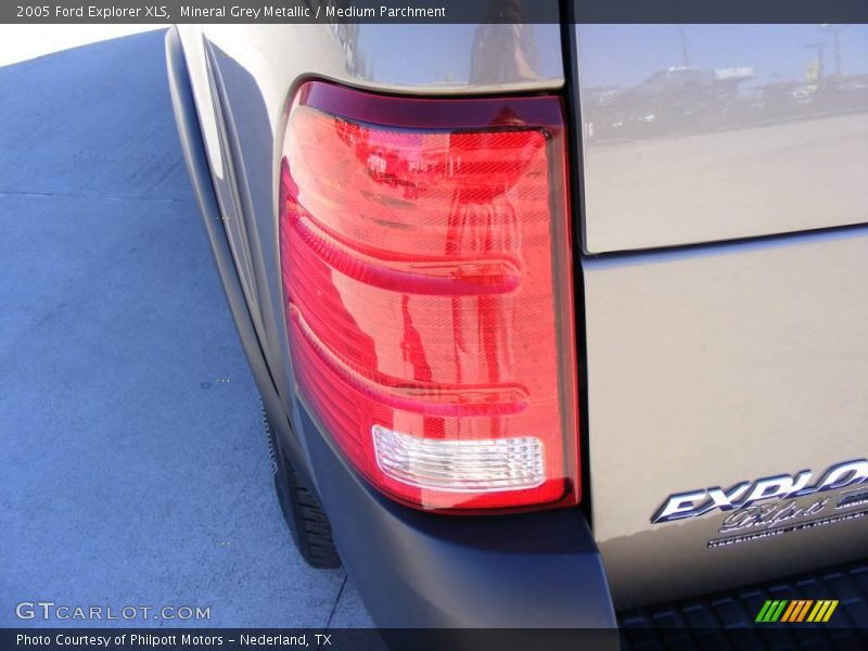 Mineral Grey Metallic / Medium Parchment 2005 Ford Explorer XLS