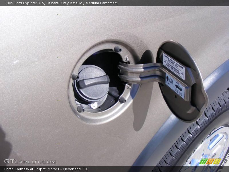 Mineral Grey Metallic / Medium Parchment 2005 Ford Explorer XLS